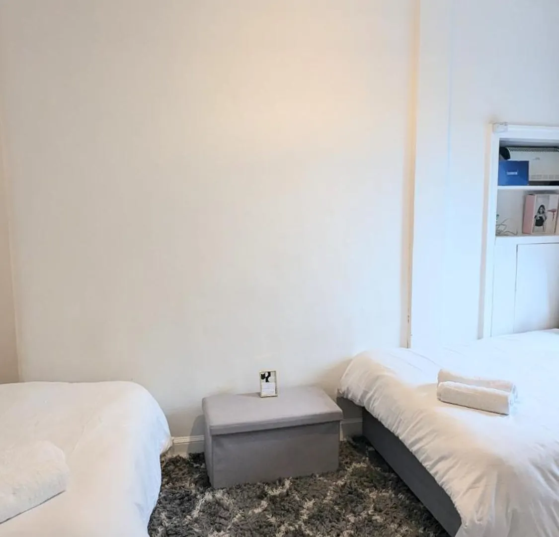Edinburgh City Team Room Homestay