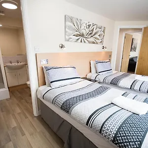 Apartment Lochend Serviced, Edinburgh