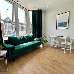 1 Bed 2 Person Centre Apartment Cardiff