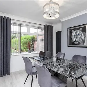 Modern 10 Mins To Holiday home Belfast