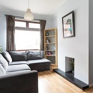 - 3 Bedroom Cosy - Walking Distance To Holiday home Belfast
