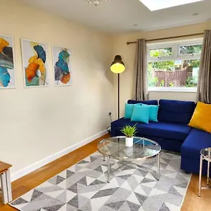 Gilpin 4bedroom Wifi, Parking, Netflix, Garden Holiday home Gloucester